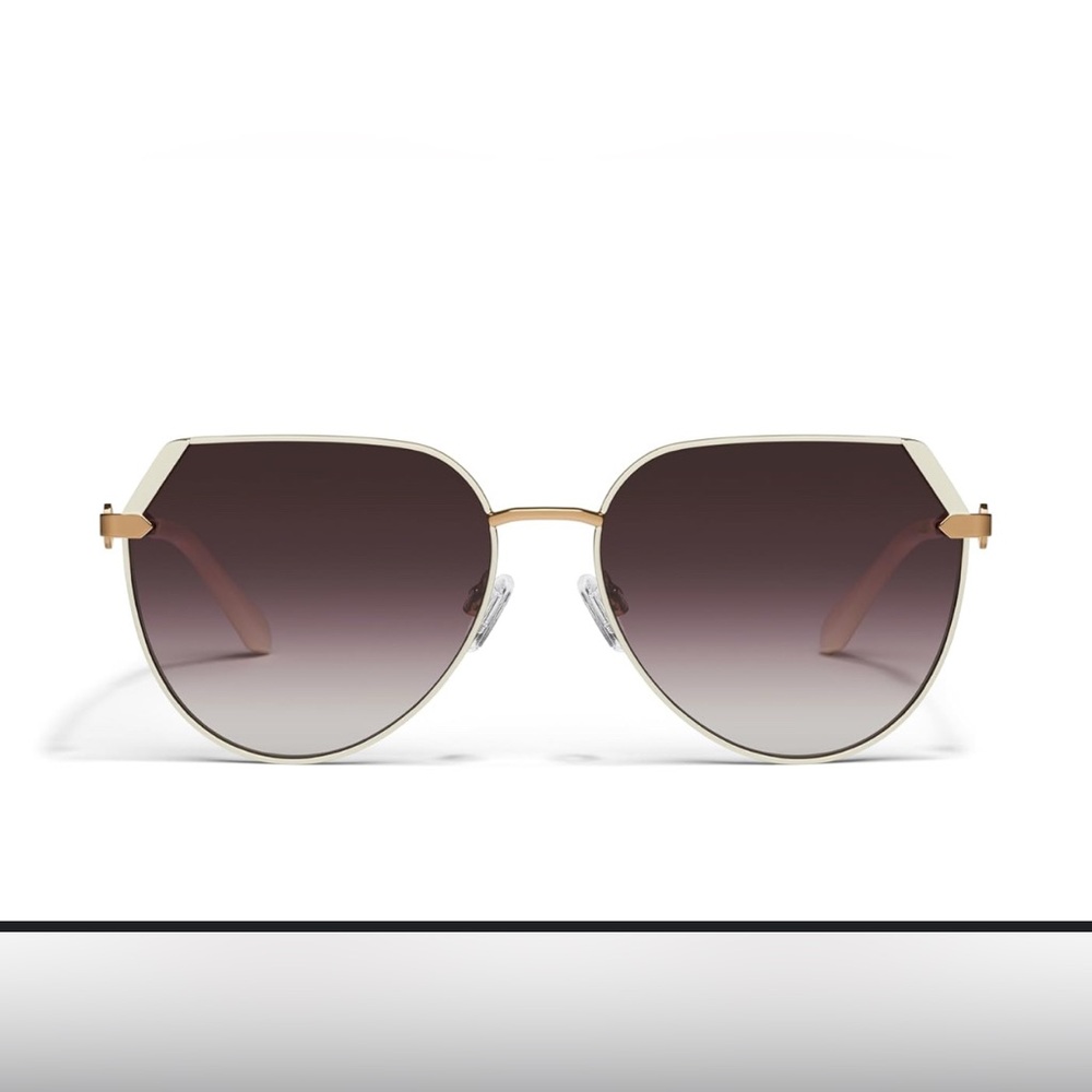 Quay White and Gold Sunglasses. Quay Main Character NWB, paperwork, and case